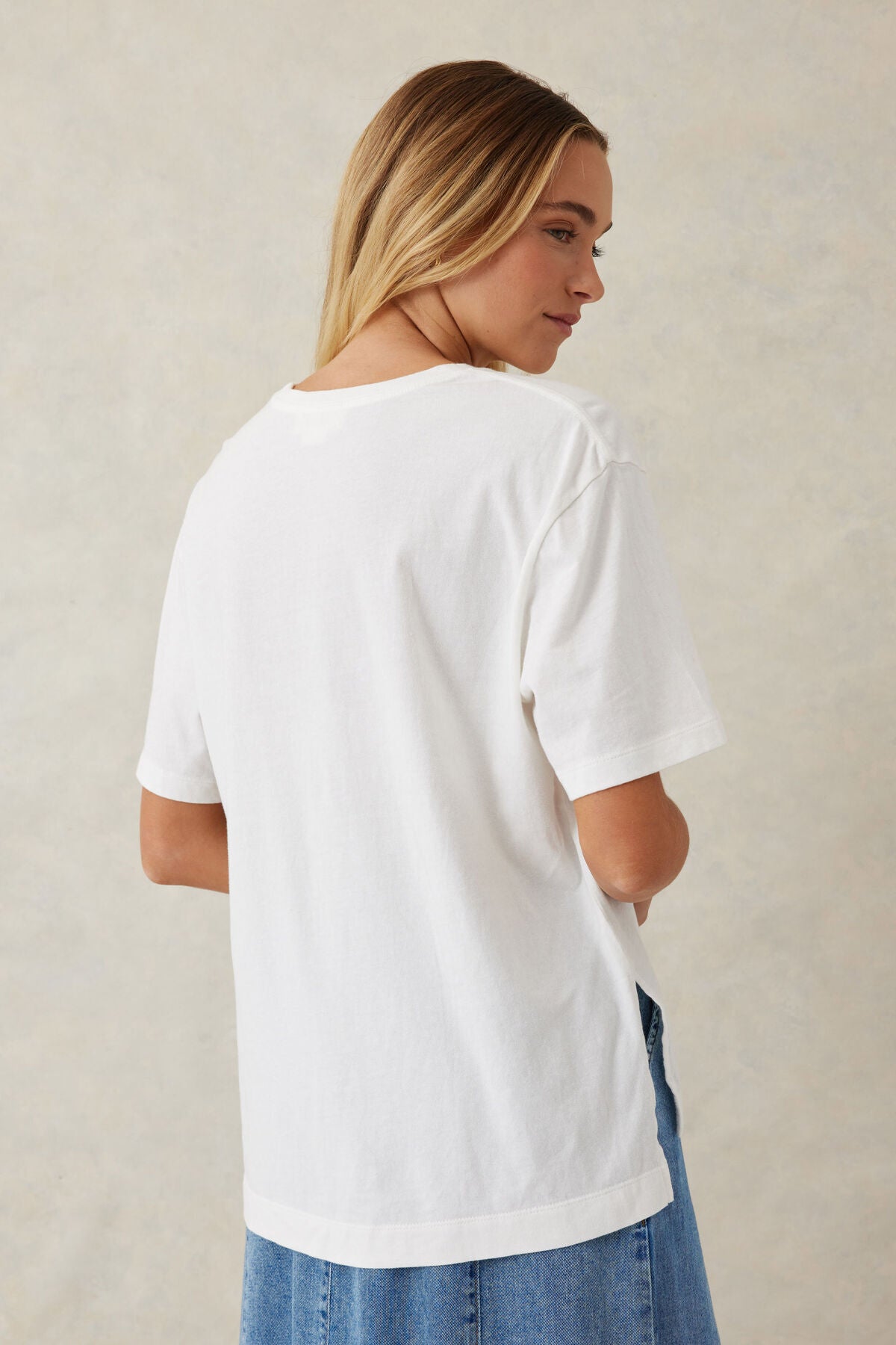 Ceres Life Slouchy Split Hem T-Shirt - vanilla/red paper cut logo