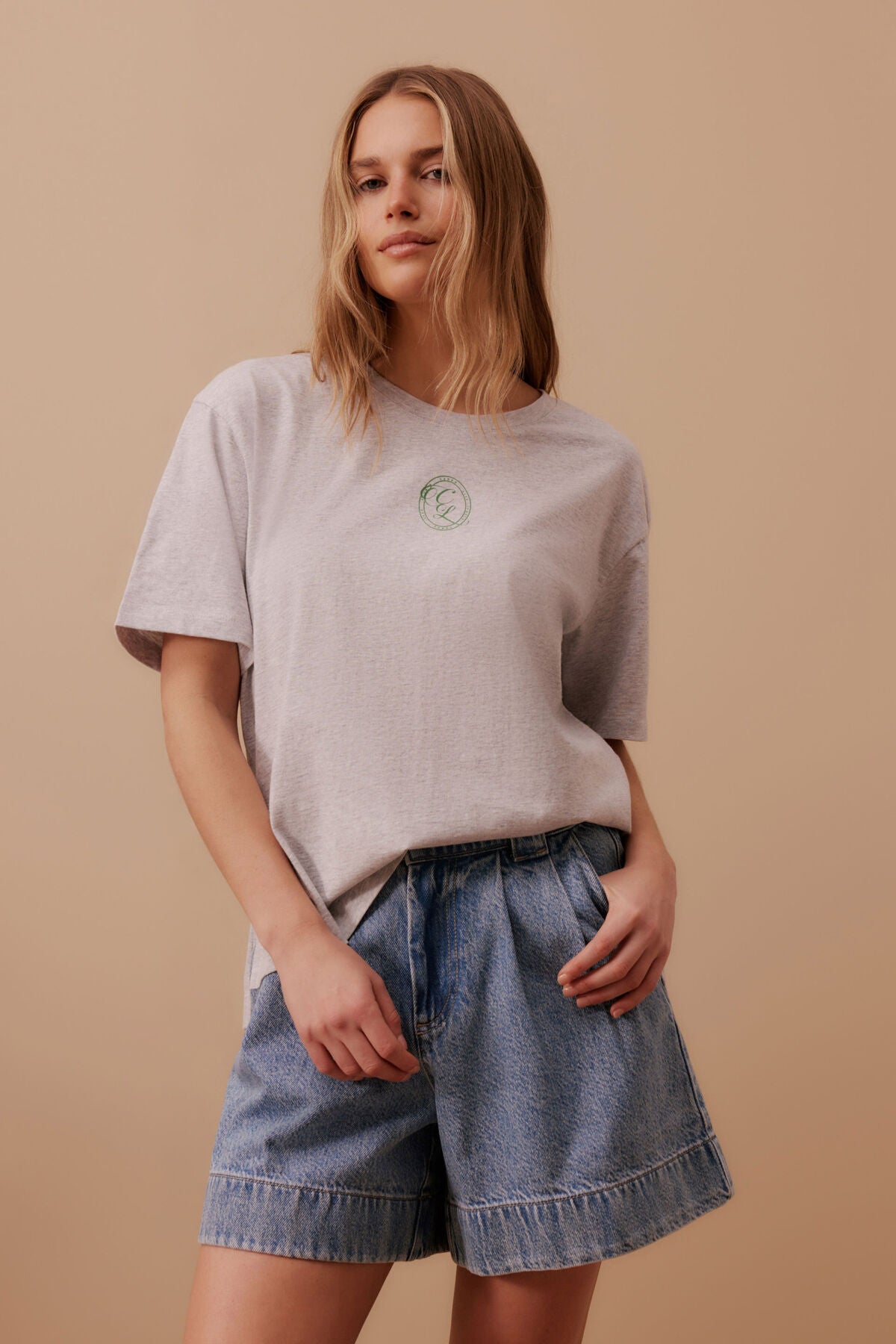Ceres Stevie Slouchy Tee - cloud marle/cl crest print