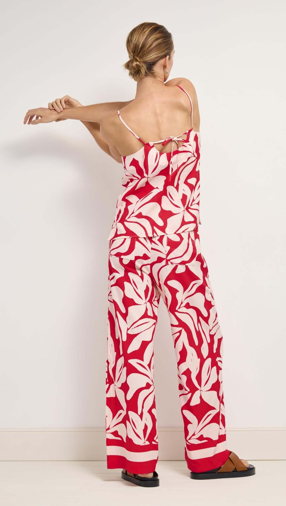 Staple the Label Serata Drawstring Pants - red & white floral print