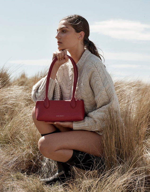 Status Anxiety The Lost Bag - rouge